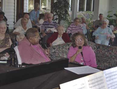 Evelyna and Gean sing